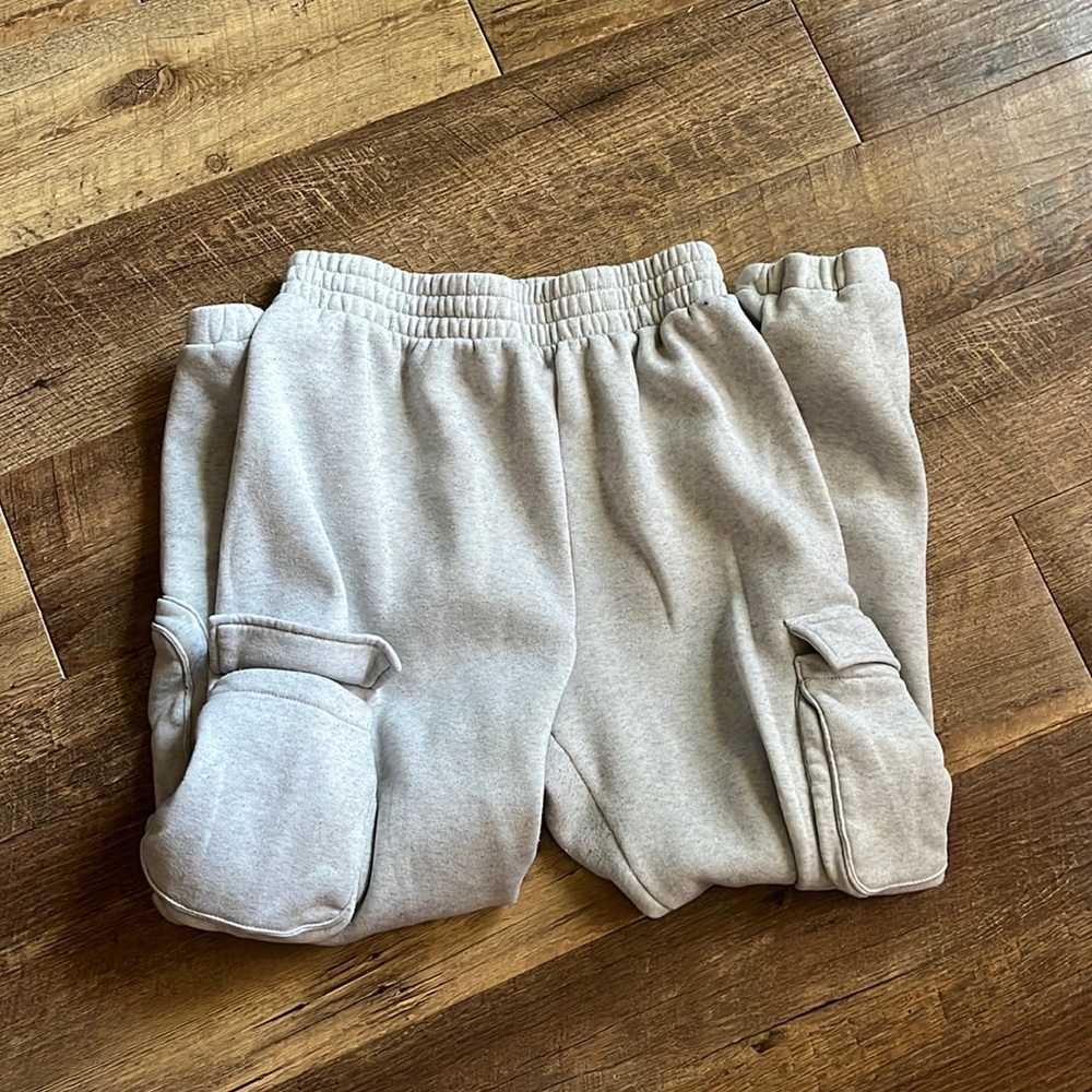 Cisono gray sweats with side pockets